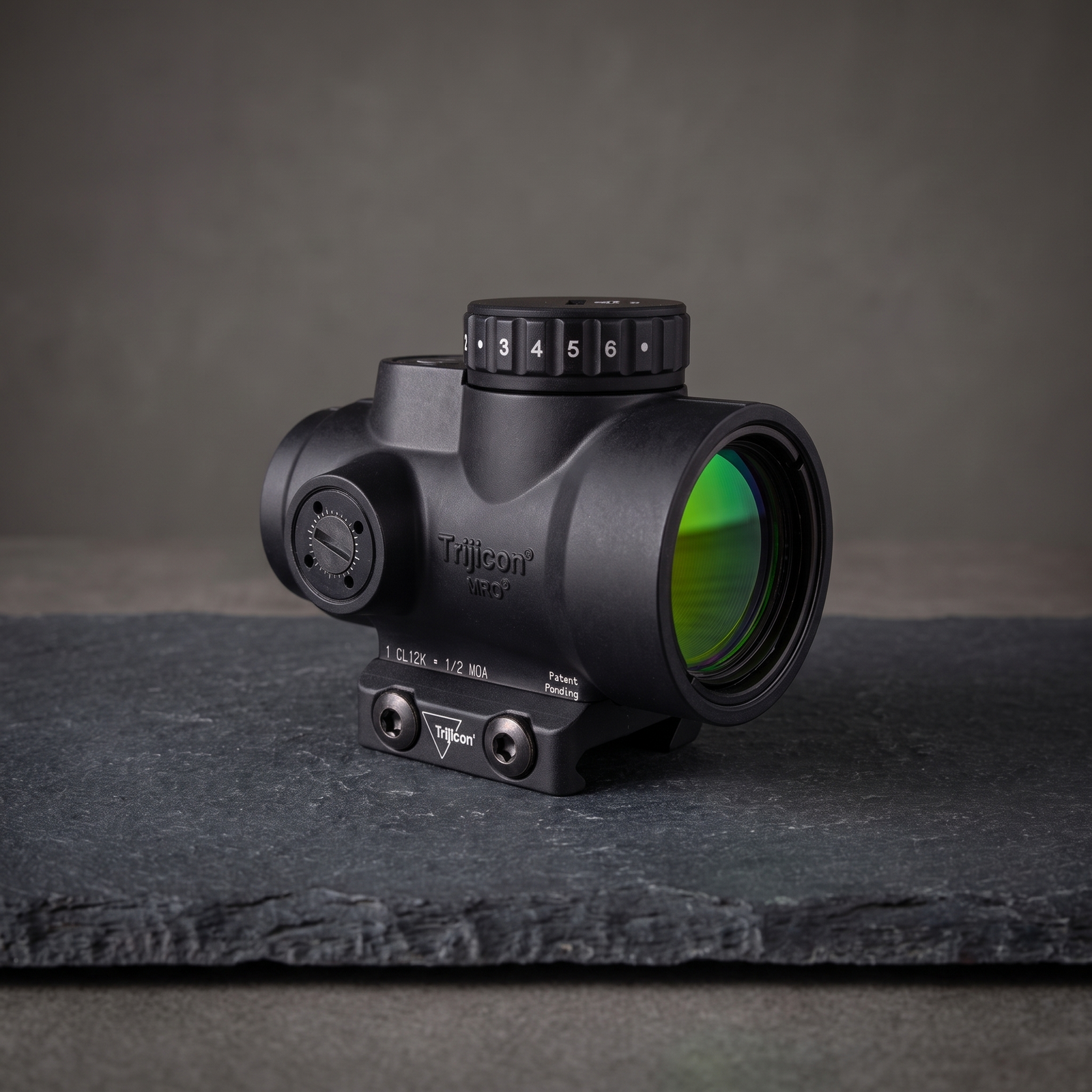 Trijicon MRO SD 1x25 green dot sight on a low mount, a 2 MOA dot suited to a shotgun rib